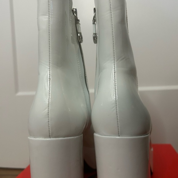 Wishbone White chunky boot - Picture 5 of 5